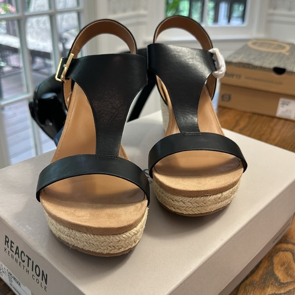 Kenneth Cole Reaction Black Wedge Sandals - Picture 4 of 6